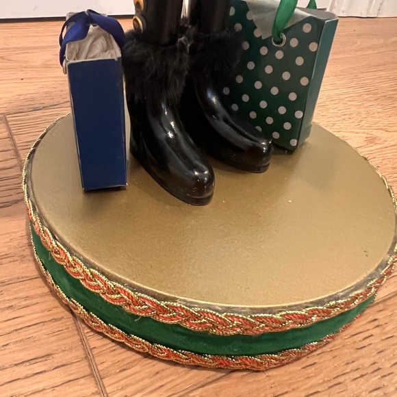 Pier 1 Imports Shopper Girl Nutcracker 2015 Green Coat Red Hair Holiday Figure - Picture 6 of 15